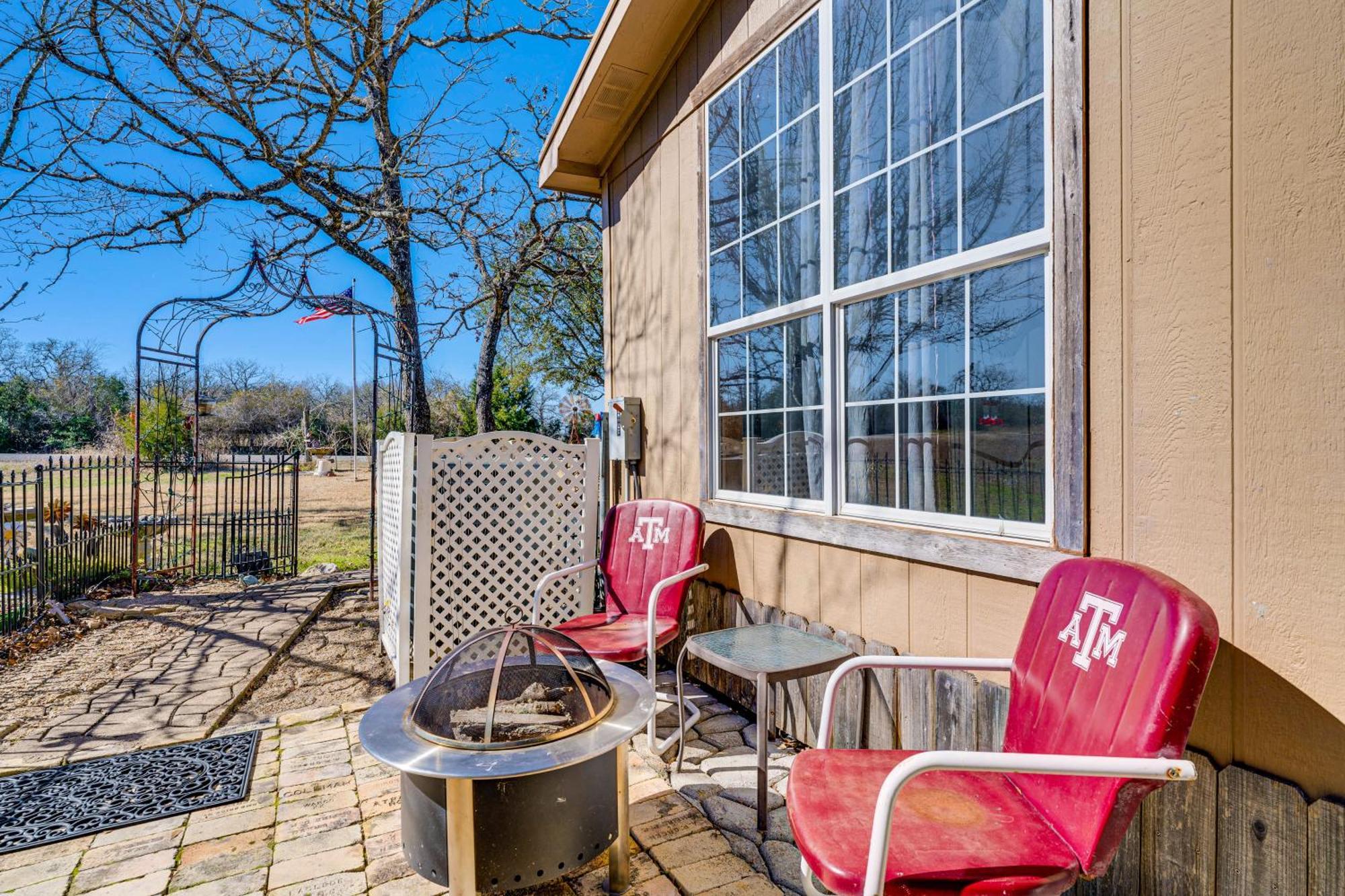 Villa College Station Getaway With Hot Tub And Courtyard! Exterior foto