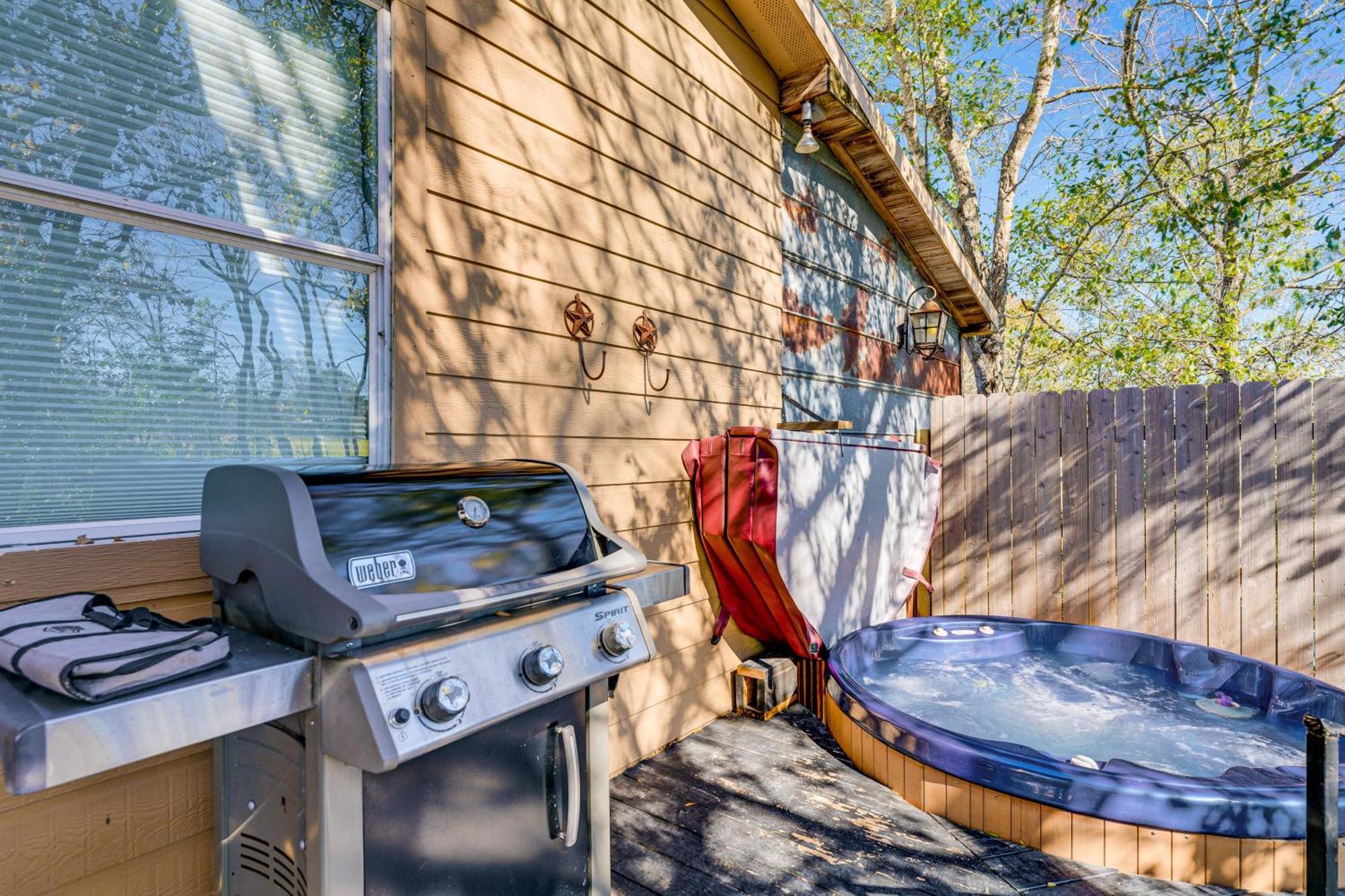 Villa College Station Getaway With Hot Tub And Courtyard! Exterior foto
