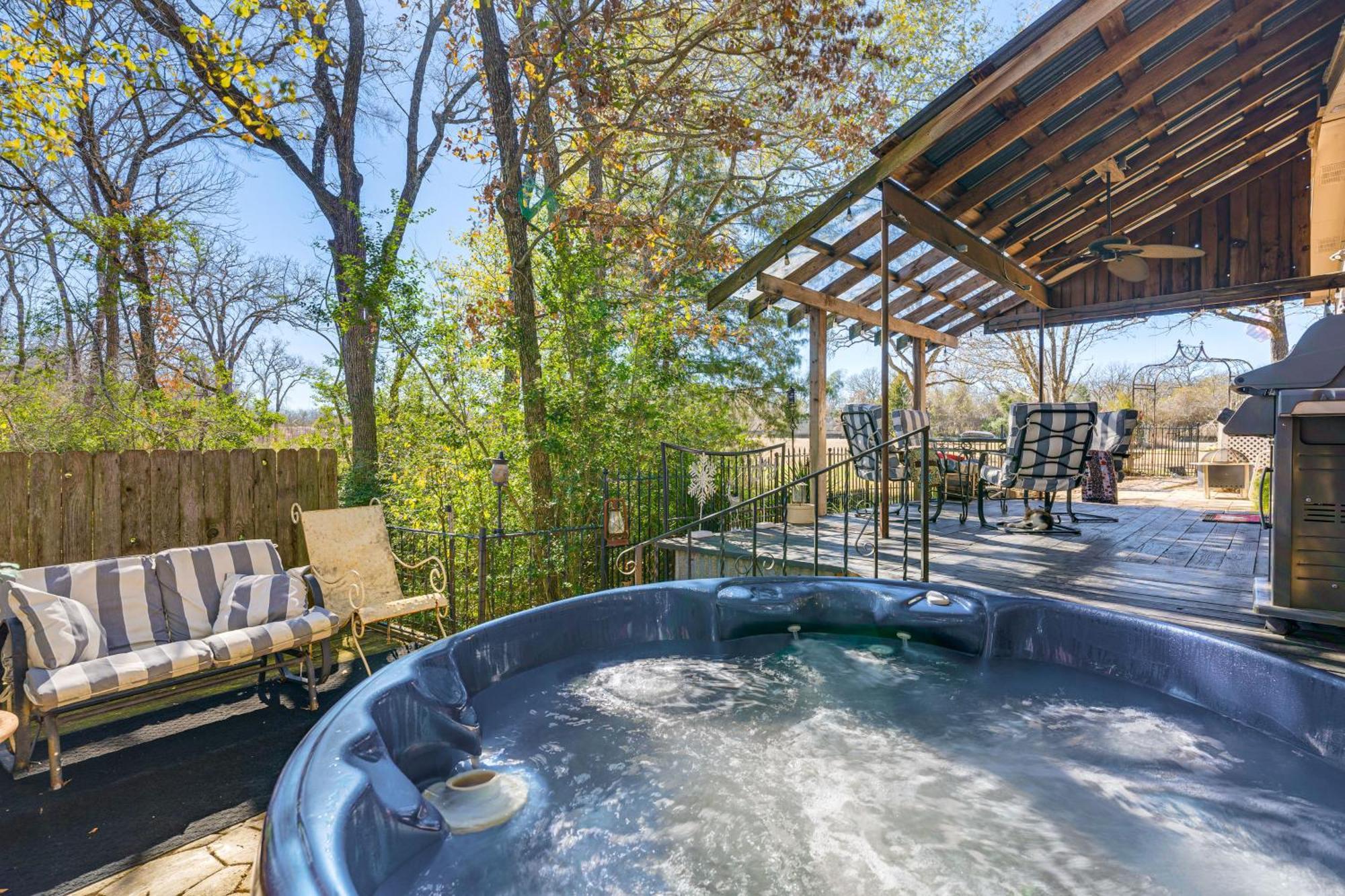 Villa College Station Getaway With Hot Tub And Courtyard! Exterior foto